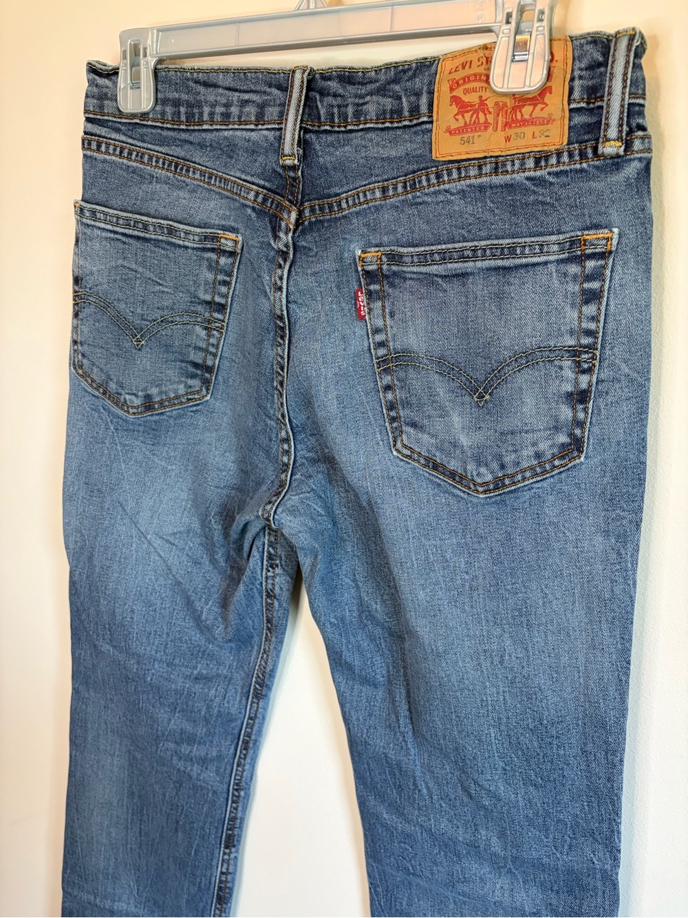 Levi's 541 Athletic Taper Stretch Jeans Medium Wash 30x32 Mens Denim - Picture 6 of 7